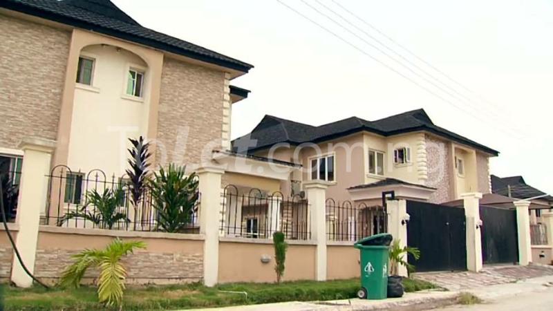 4 bedroom Flat / Apartment for sale   Monastery road Sangotedo Lagos