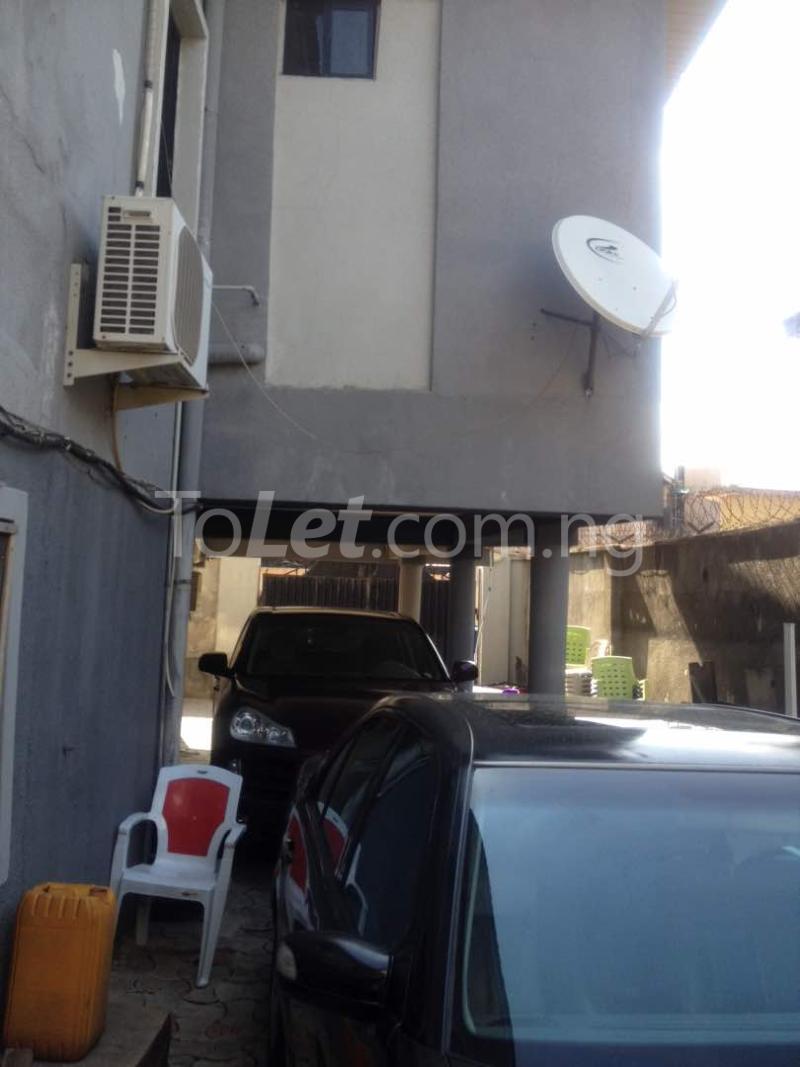 4 bedroom Flat / Apartment for rent Off Falolu Ojuelegba Surulere Lagos