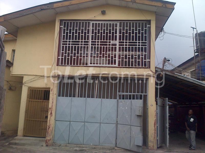 4 bedroom Flat / Apartment for rent Off Bode Thomas Lagos