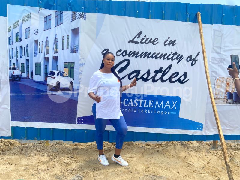 4 bedroom House for sale De Castle Max .orchid Road, Lafiaji Lekki Phase 2 Lekki Lagos