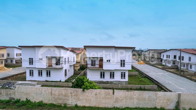 4 bedroom House for sale Pearl Nuga Court Estate Monastery road Sangotedo Lagos
