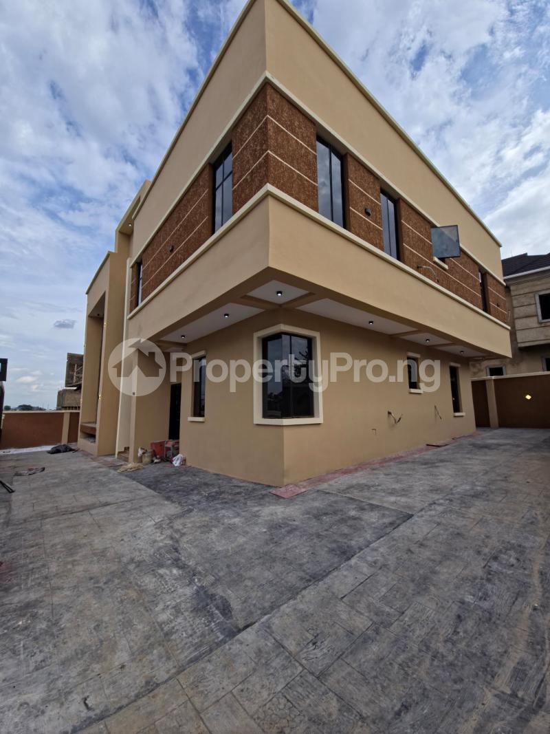 4 bedroom House for sale Carlton Gate Estate, Beside Kolapo Ishola Gra Ibadan Oyo