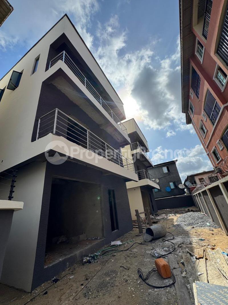4 bedroom House for sale Western Avenue Surulere Lagos