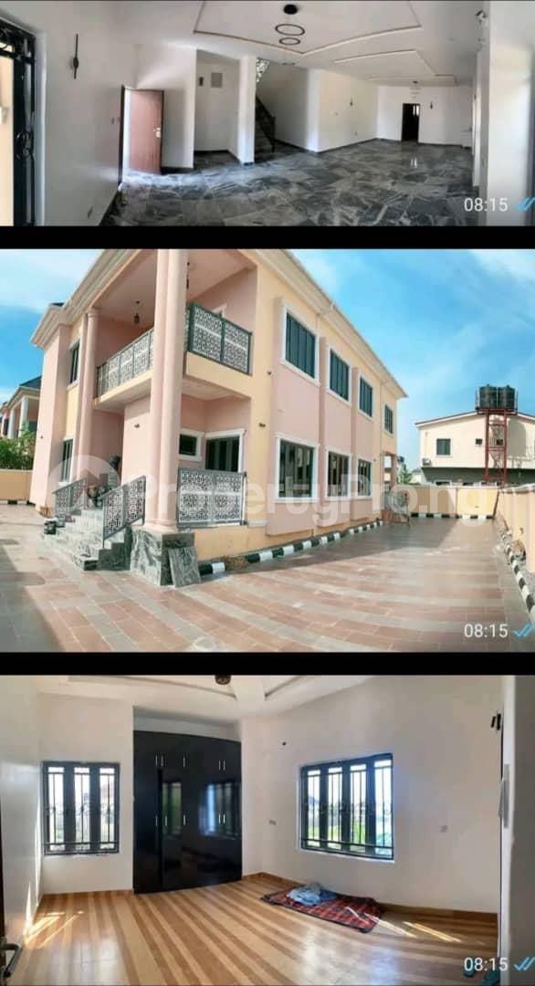 4 bedroom House for sale Airport Road Lugbe Abuja