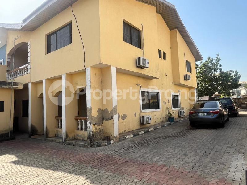 6 bedroom House for sale 3rd Avenue Gwarinpa Abuja