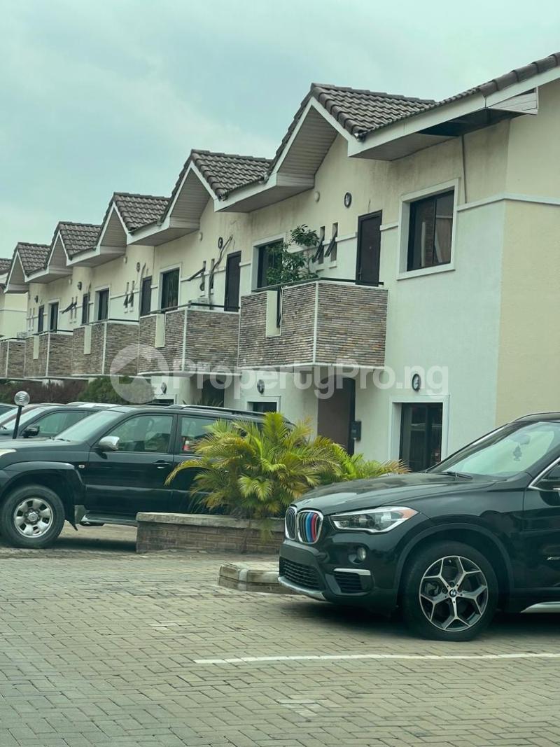 4 bedroom House for rent Grace Court Estate Adekunle Yaba Lagos