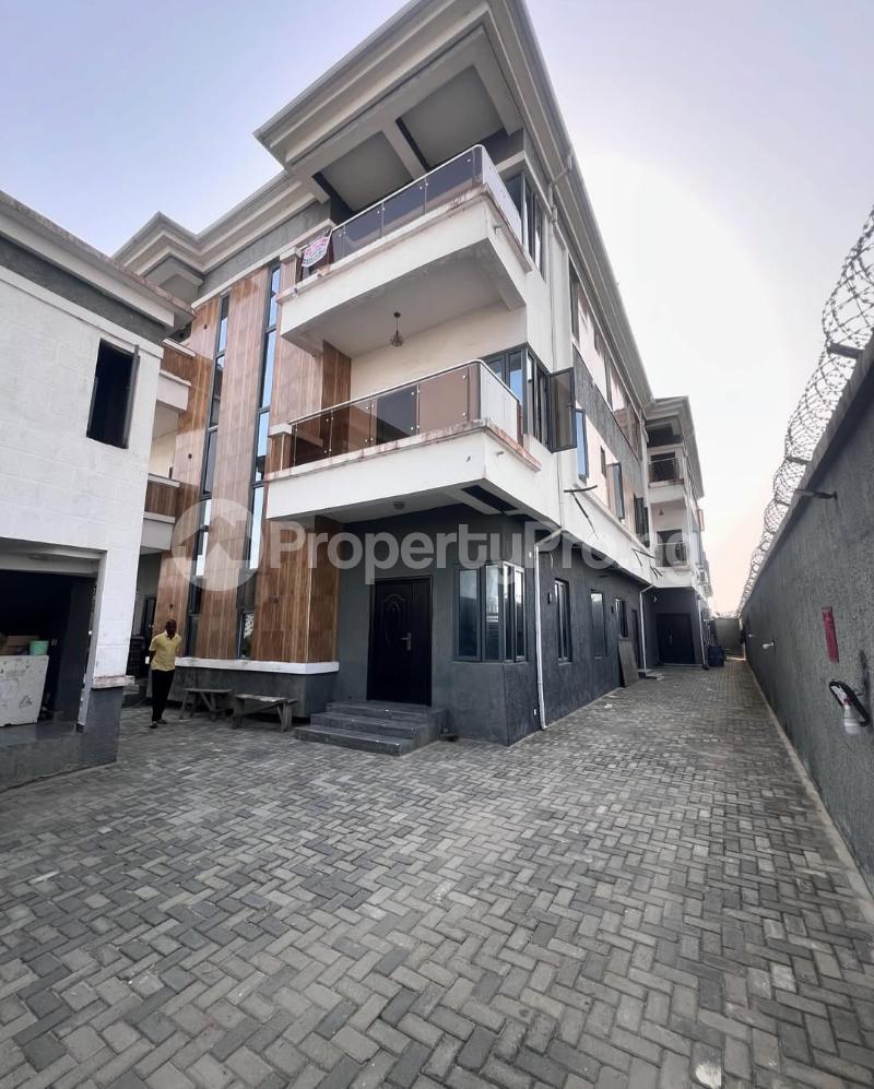 4 bedroom House for sale Ologolo Lekki Lagos