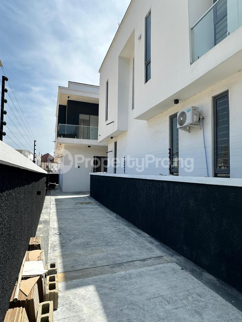 4 bedroom House for sale Second Toll Gate chevron Lekki Lagos