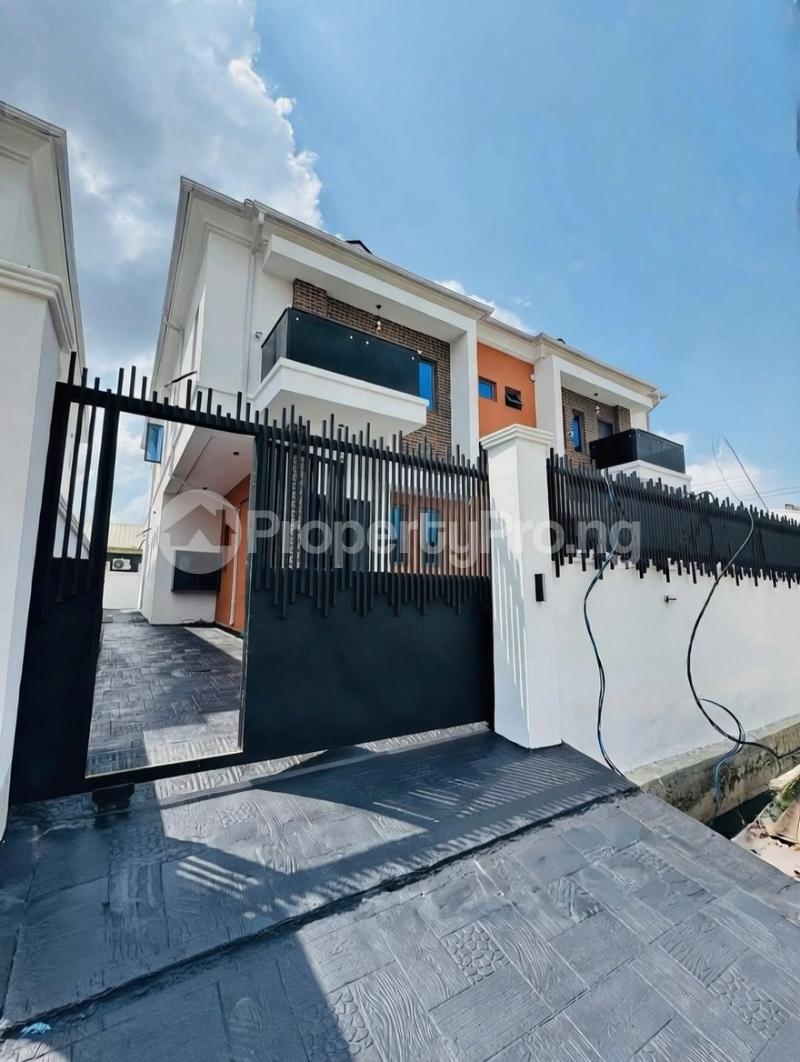 4 bedroom House for sale Surulere Lagos