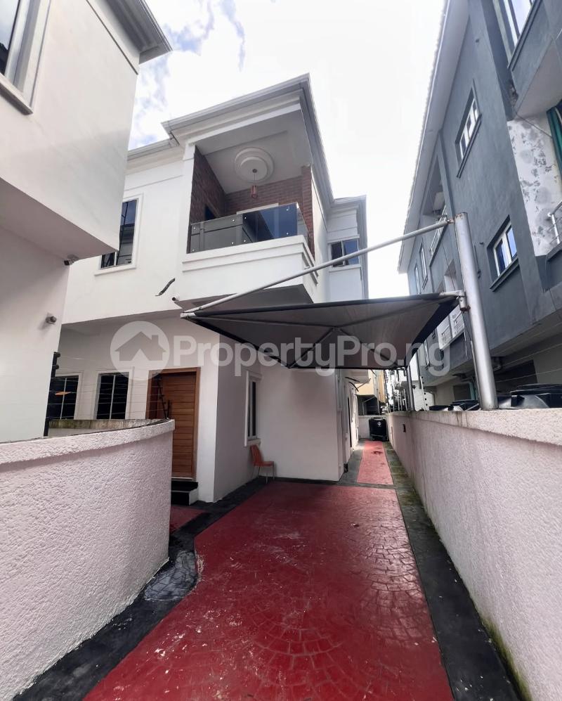 4 bedroom House for sale 2nd Toll Gate Lekki Lagos