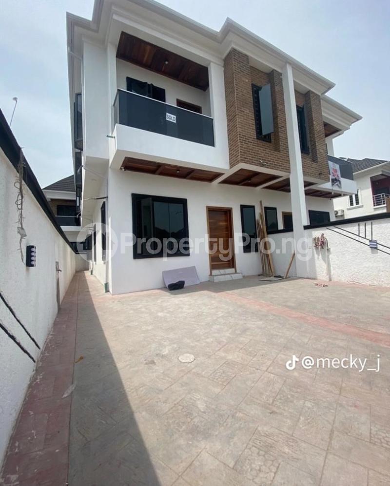 4 bedroom House for sale 2nd Toll Gate Lekki Lagos