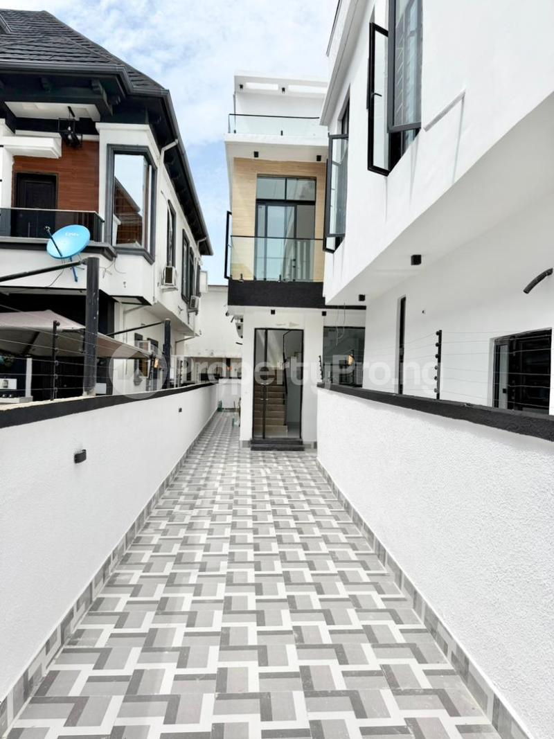 4 bedroom House for sale Toll Gate chevron Lekki Lagos