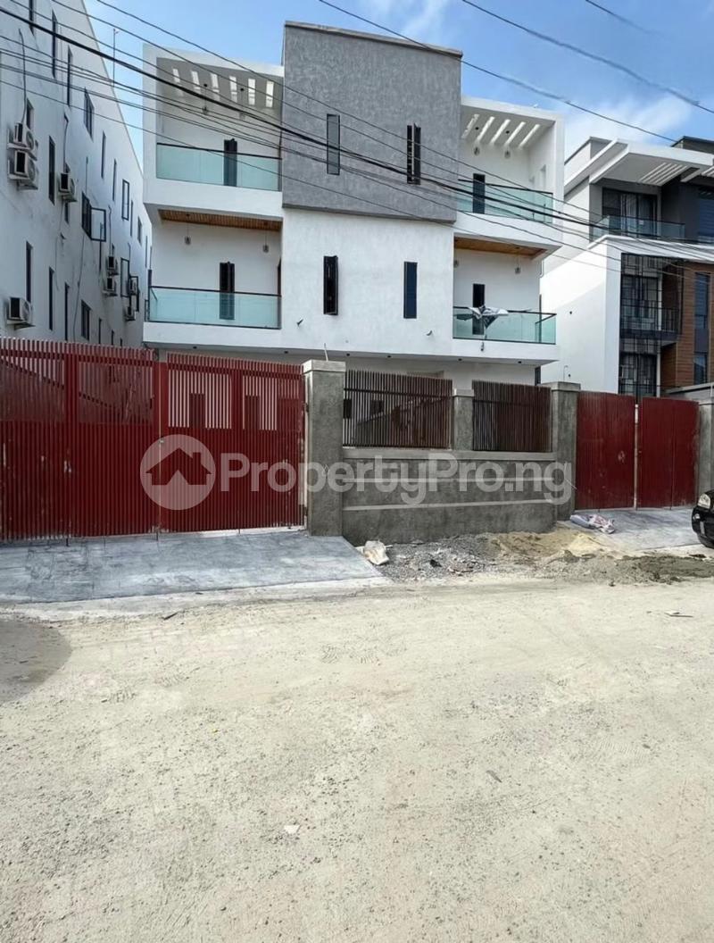 4 bedroom House for sale Ologolo Lekki Lagos