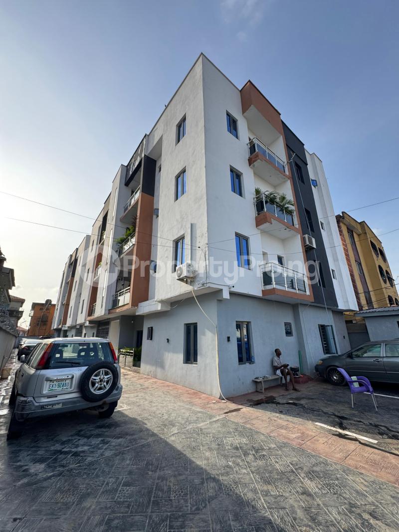 3 bedroom Flat / Apartment for sale Surulere Lagos