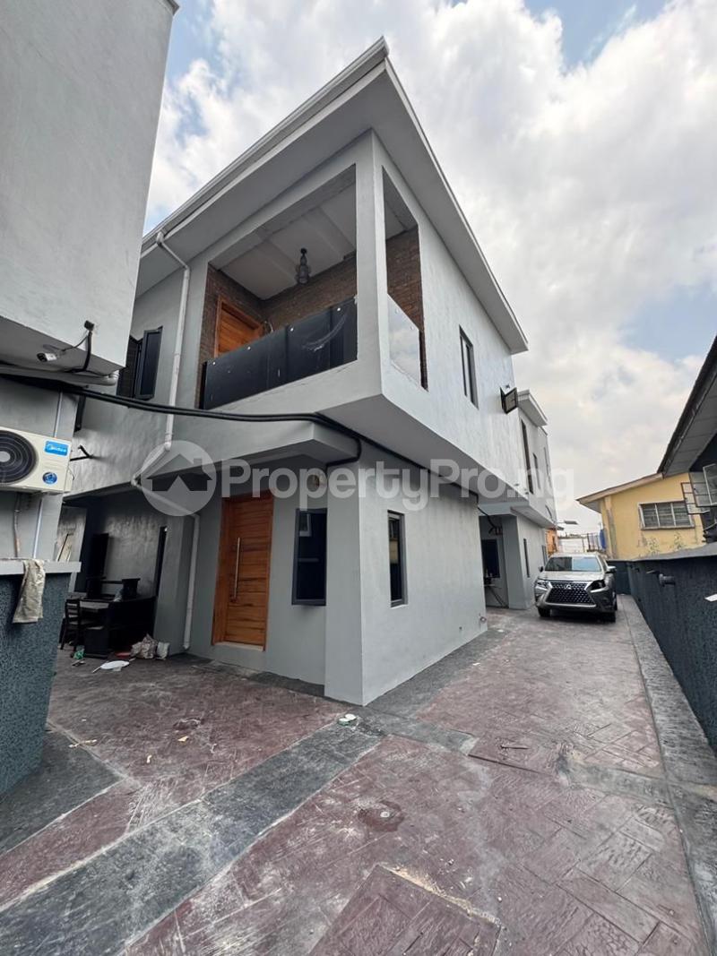 4 bedroom House for sale Surulere Lagos