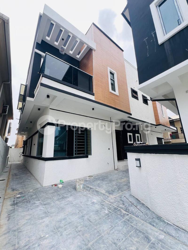 4 bedroom House for sale In A Gated And Secured Estate chevron Lekki Lagos