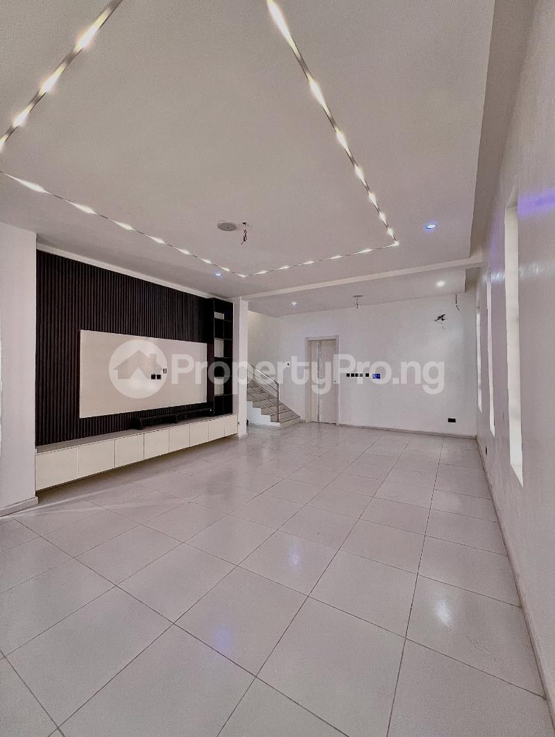 4 bedroom House for sale 4 Bedroom Duplex With Equipped Gym, Spacious Children’s Play Area, Large Compound, Located In A Fully Secured Call To Access Estate orchid Lekki Lagos