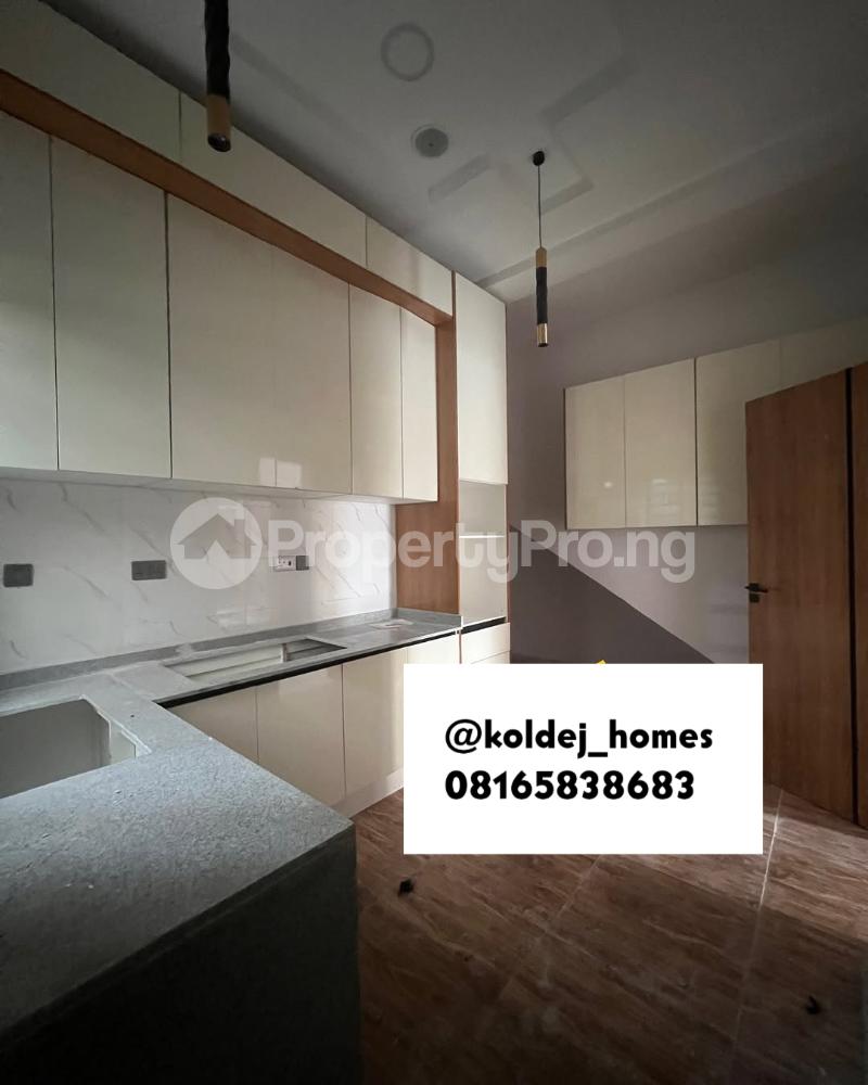 4 bedroom House for sale Ologolo Lekki Lagos