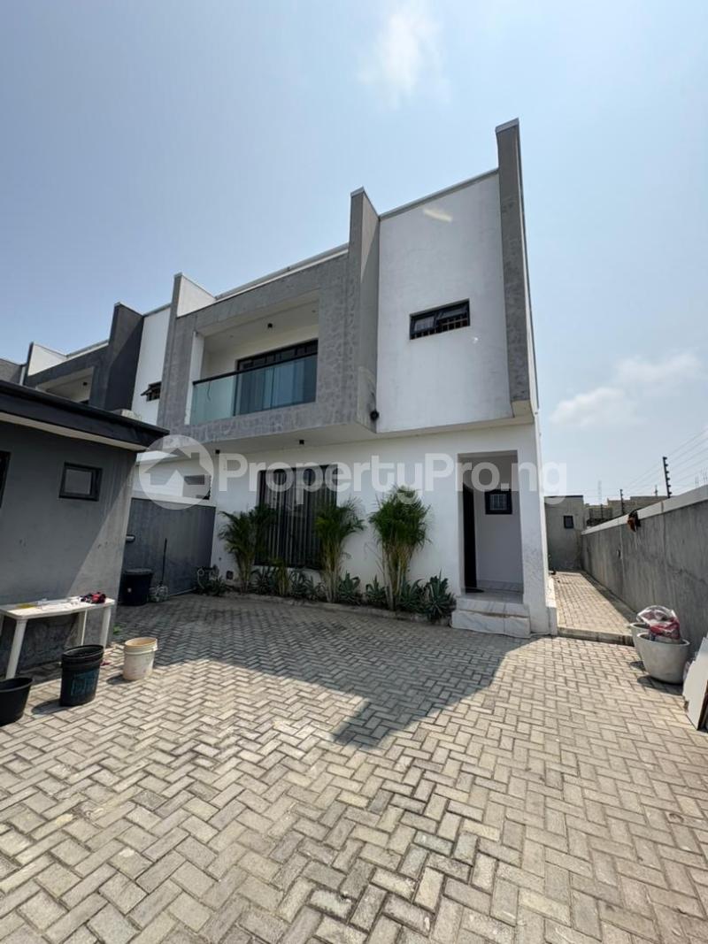 4 bedroom House for rent Mobil Road Ilaje Ajah Lagos
