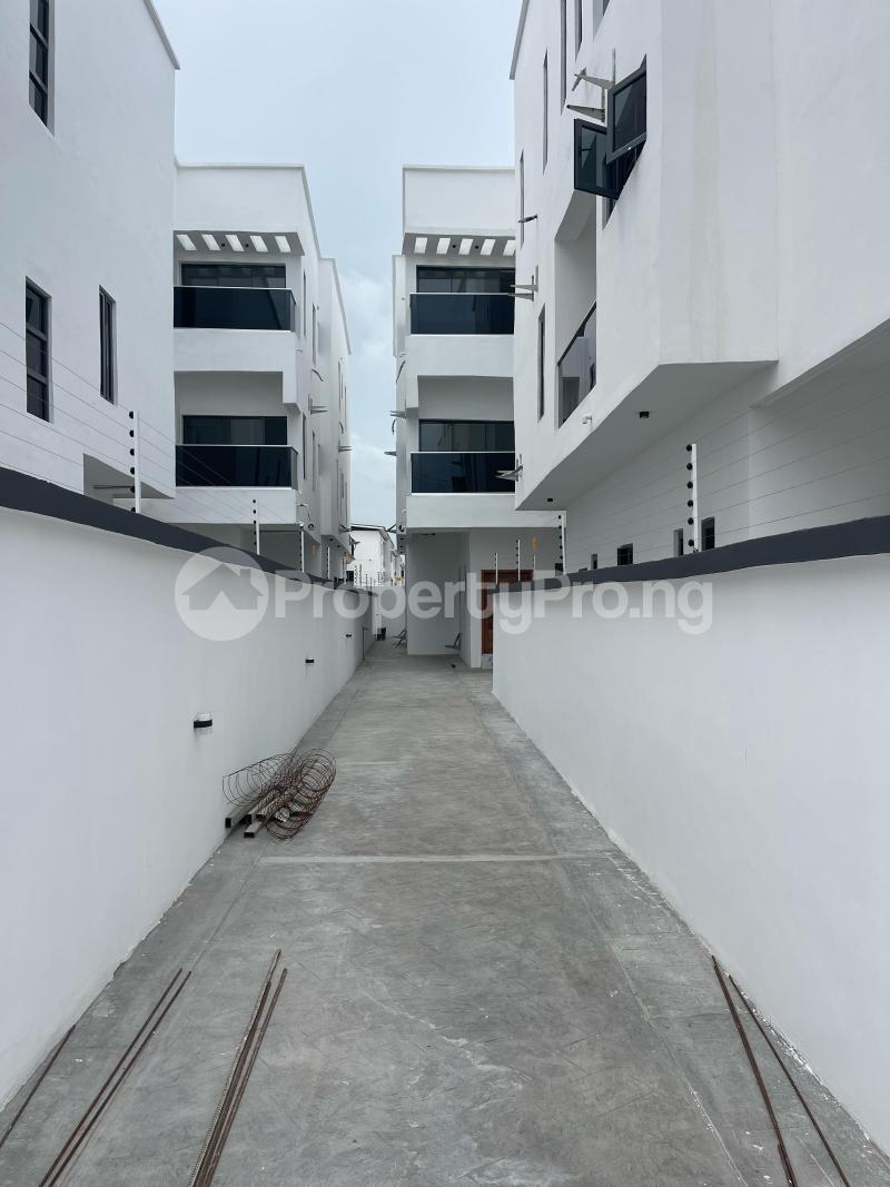 4 bedroom House for sale Ologolo Lekki Lagos