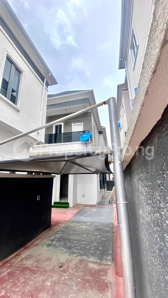 4 bedroom House for rent Orchid Road, Along Lekki Expressway Lekki Lagos