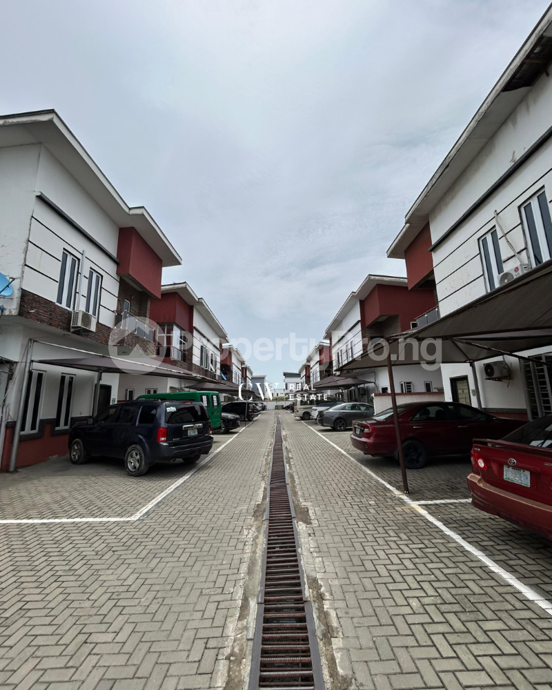 4 bedroom House for sale Lekki Lagos
