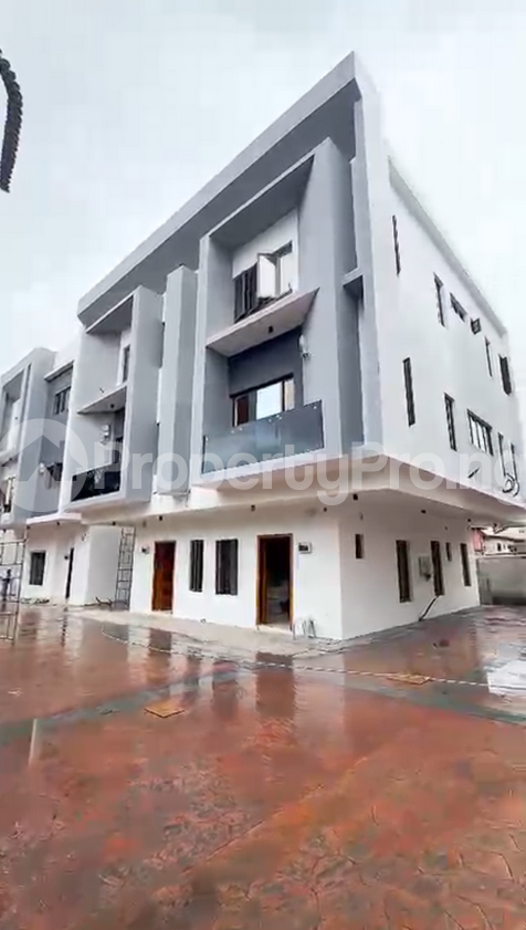 4 bedroom House for sale Ogunlana Surulere Lagos
