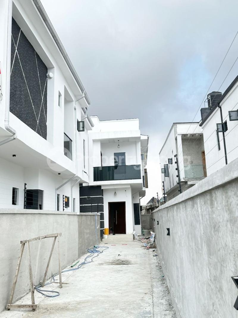 4 bedroom House for sale Ologolo Lekki Lagos