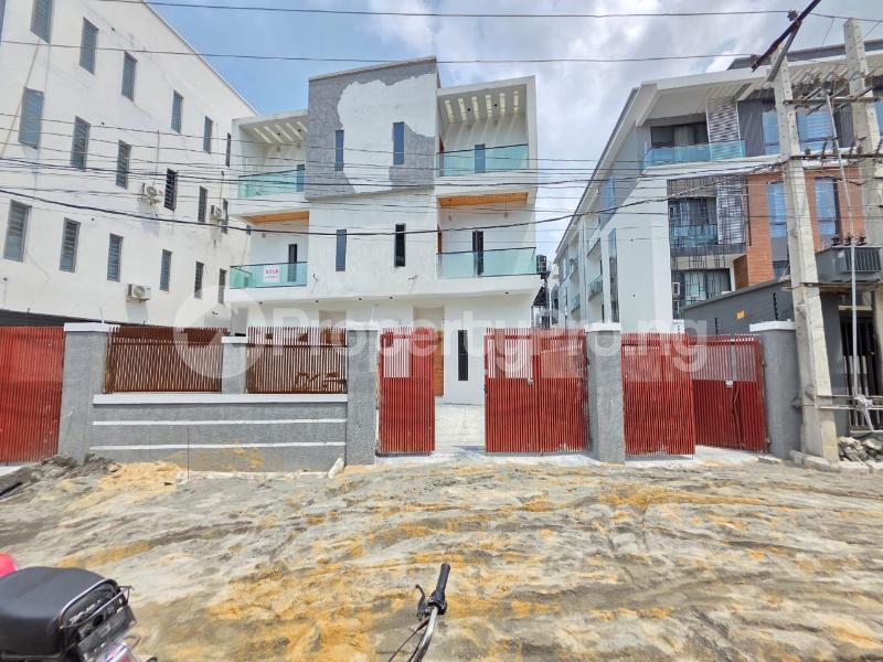 4 bedroom House for sale Ologolo Lekki Lagos