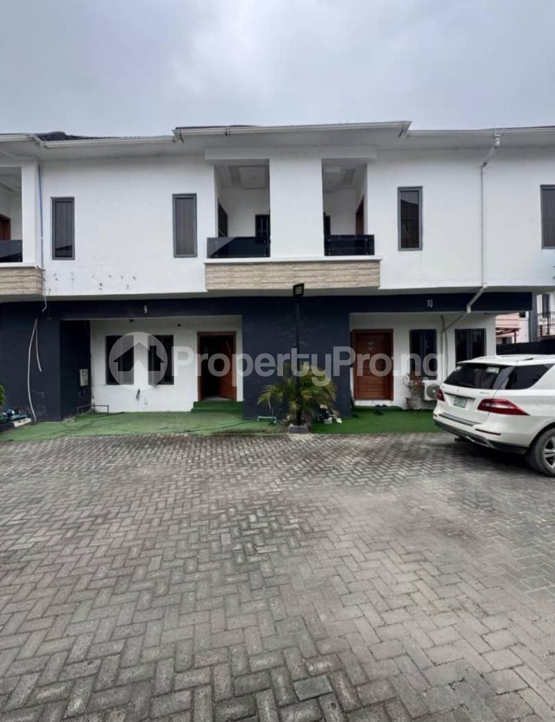 4 bedroom House for rent Orchid Road Lekki Lagos. orchid Lekki Lagos