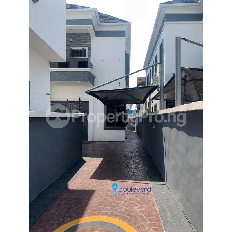 4 bedroom House for sale Orchid Rd, Lekki Lagos