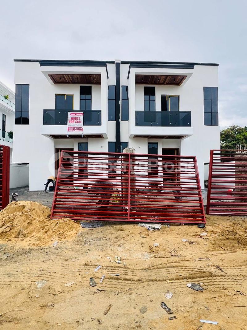 4 bedroom House for sale In A Gated And Secured Estate chevron Lekki Lagos