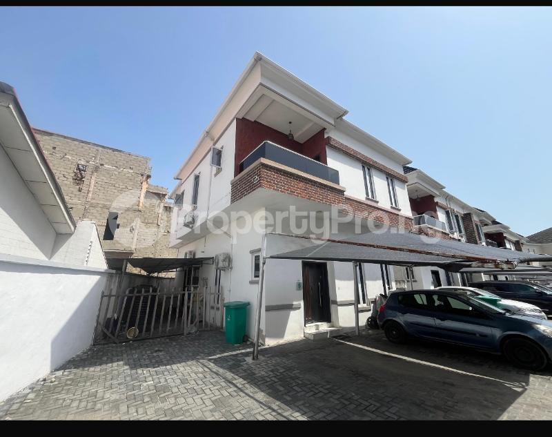4 bedroom House for sale Saki Close Osapa london Lekki Lagos