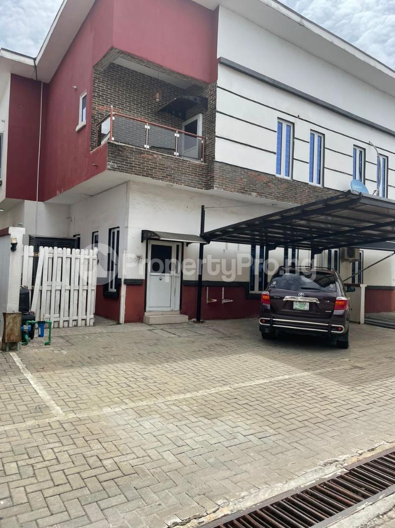 4 bedroom House for rent Orchid Road, Along Lekki Expressway Lekki Lagos