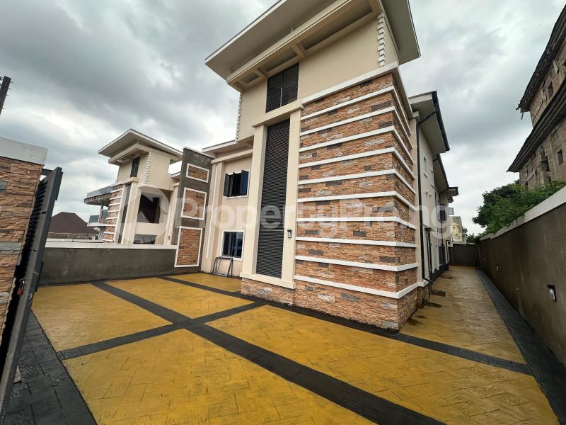10 bedroom Flat / Apartment for sale Thinkers Corner Enugu Enugu