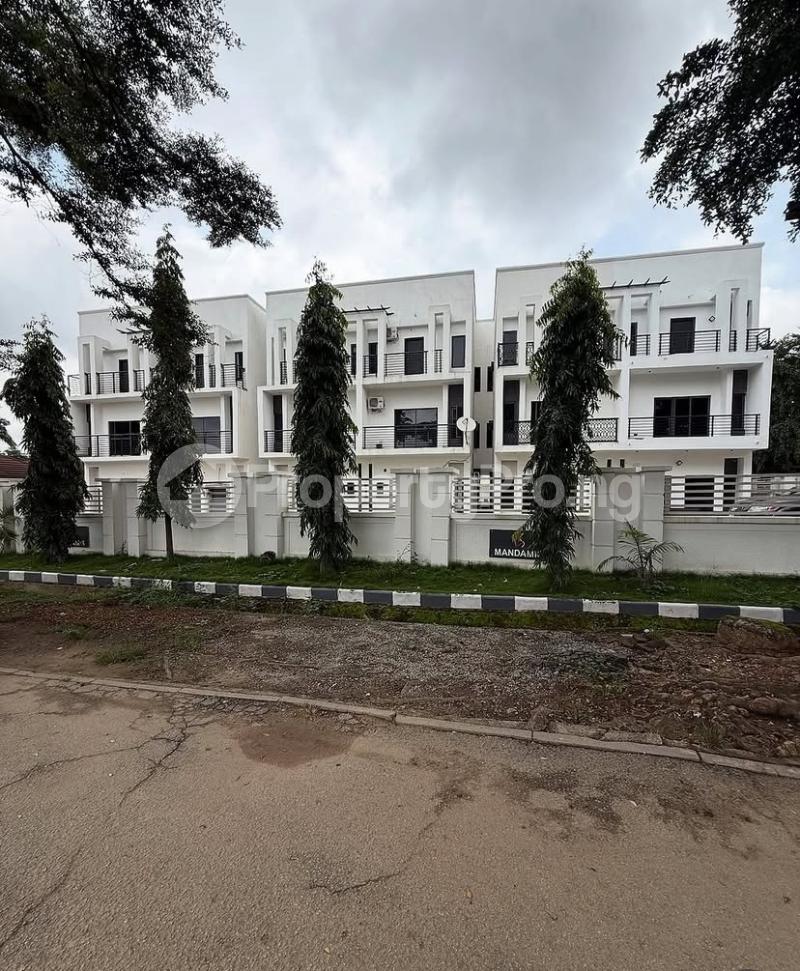 4 bedroom House for sale Gwarinpa Abuja