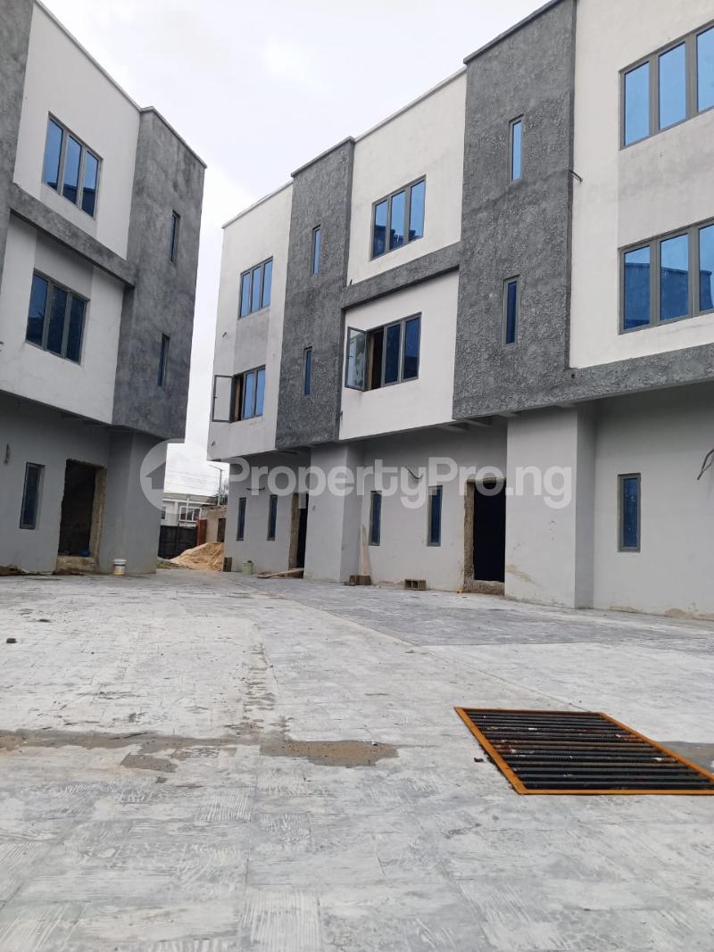 4 bedroom House for sale Anifowoshe Close Via Adeniran Ogunsanya, Surulere Lagos