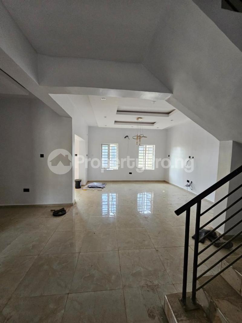 4 bedroom House for sale Dopemu Close To Airport Alimosho Lagos