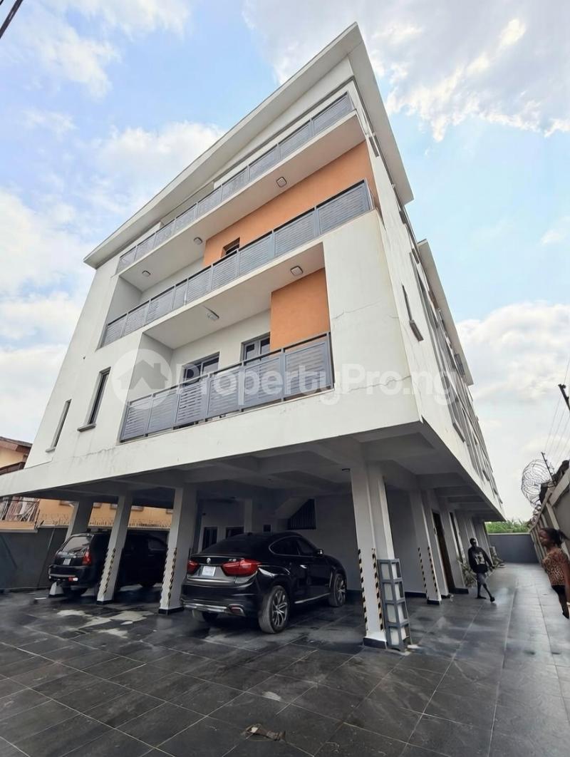 4 bedroom House for sale Obanikoro Shomolu Lagos