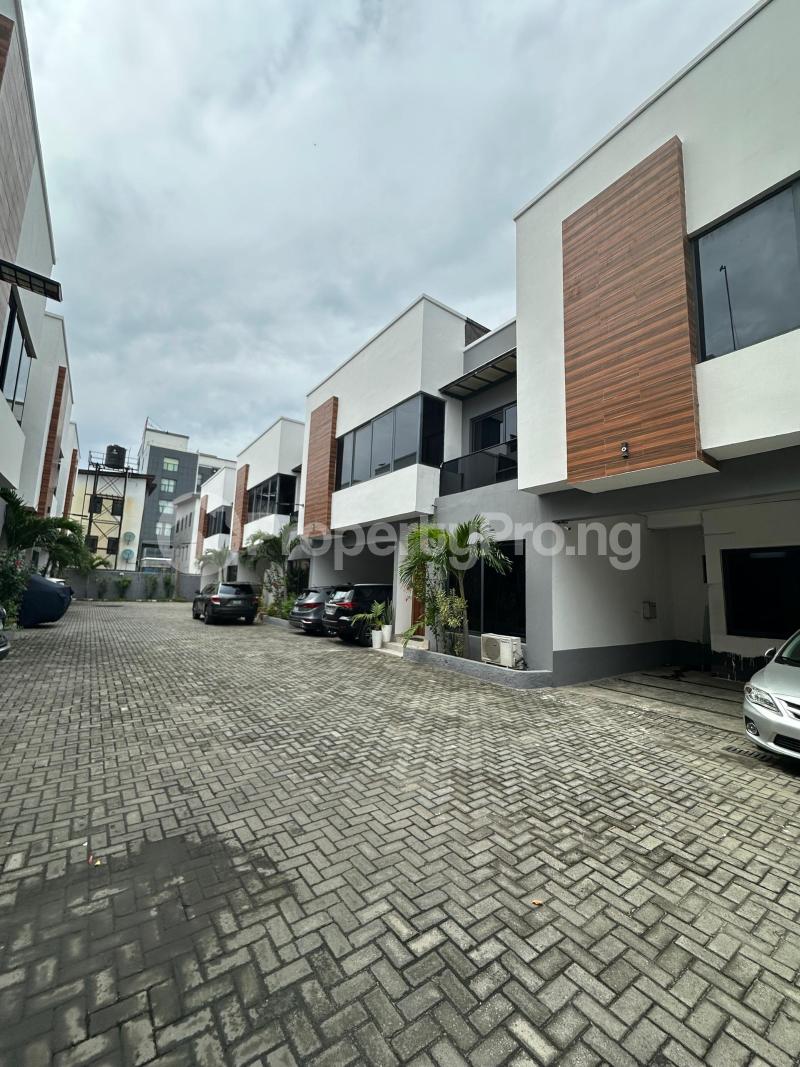 4 bedroom House for sale Osapa london Lekki Lagos