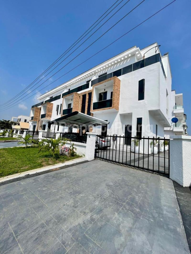 4 bedroom House for sale 2nd Toll Gate Lekki Lagos