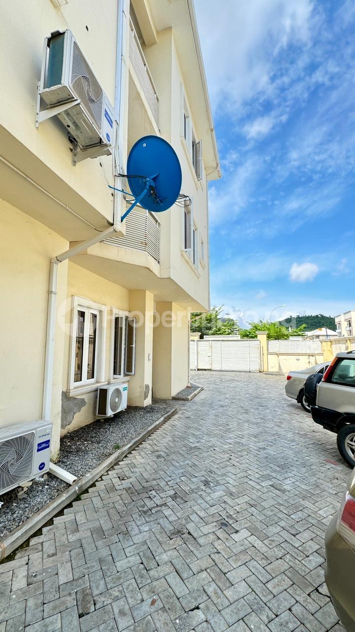 4 bedroom House for sale Guzape Abuja