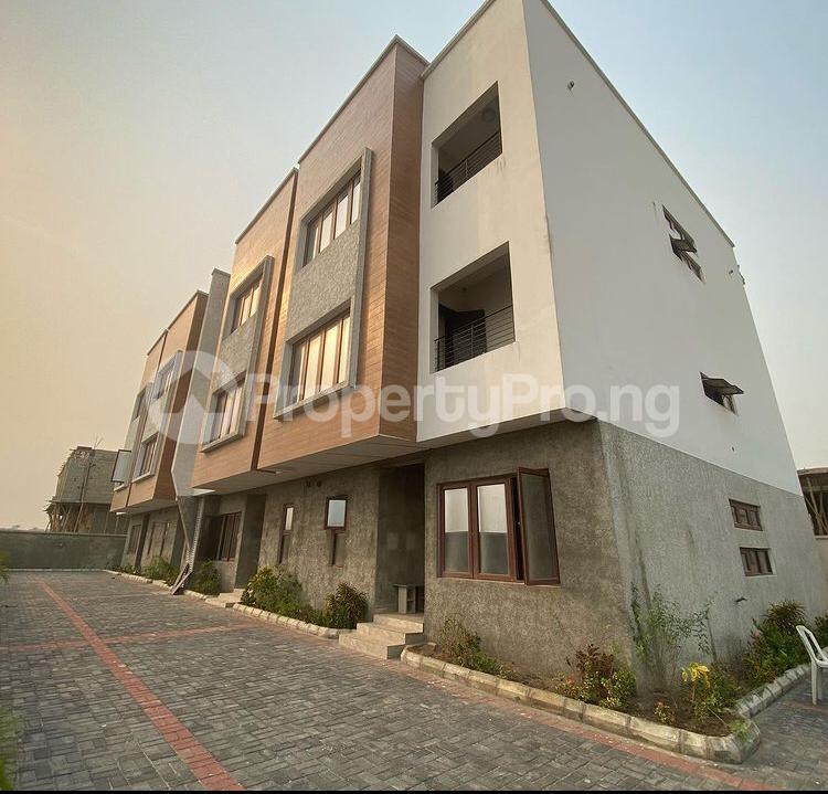 4 bedroom House for sale Orchid Road Lekki Lagos