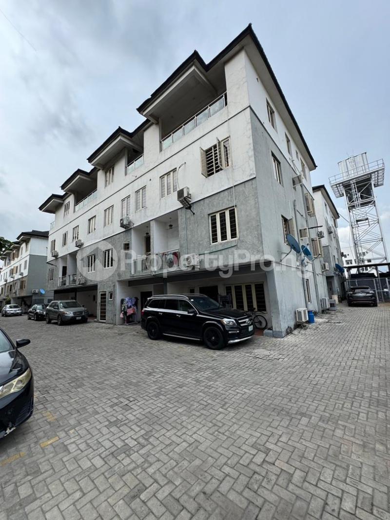 4 bedroom House for sale Surulere Lagos