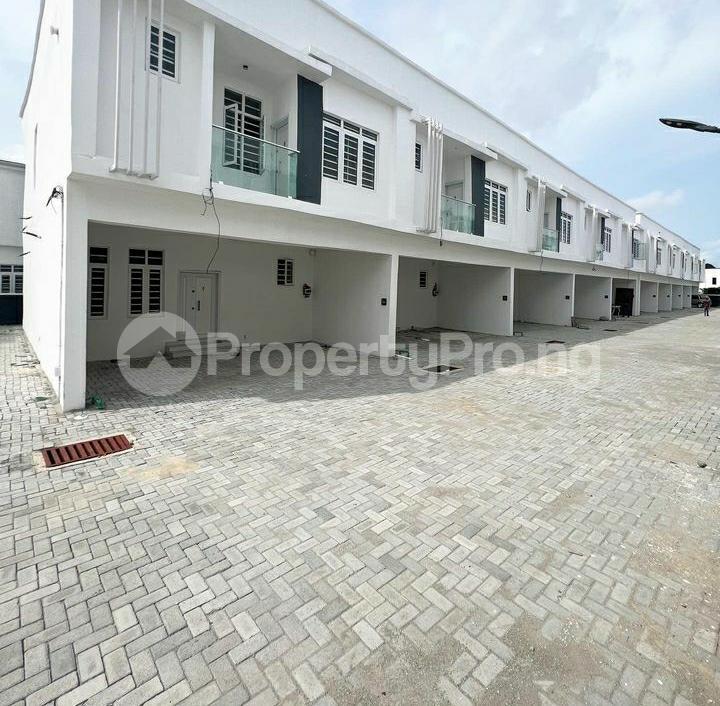 4 bedroom House for rent Orchid Road, Along Lekki Expressway Lekki Lagos
