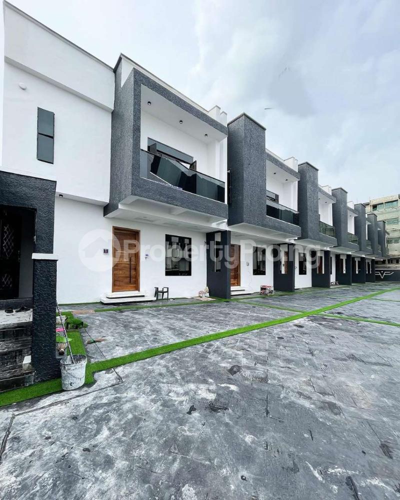 4 bedroom House for sale 2nd Toll Gate Lekki Lagos