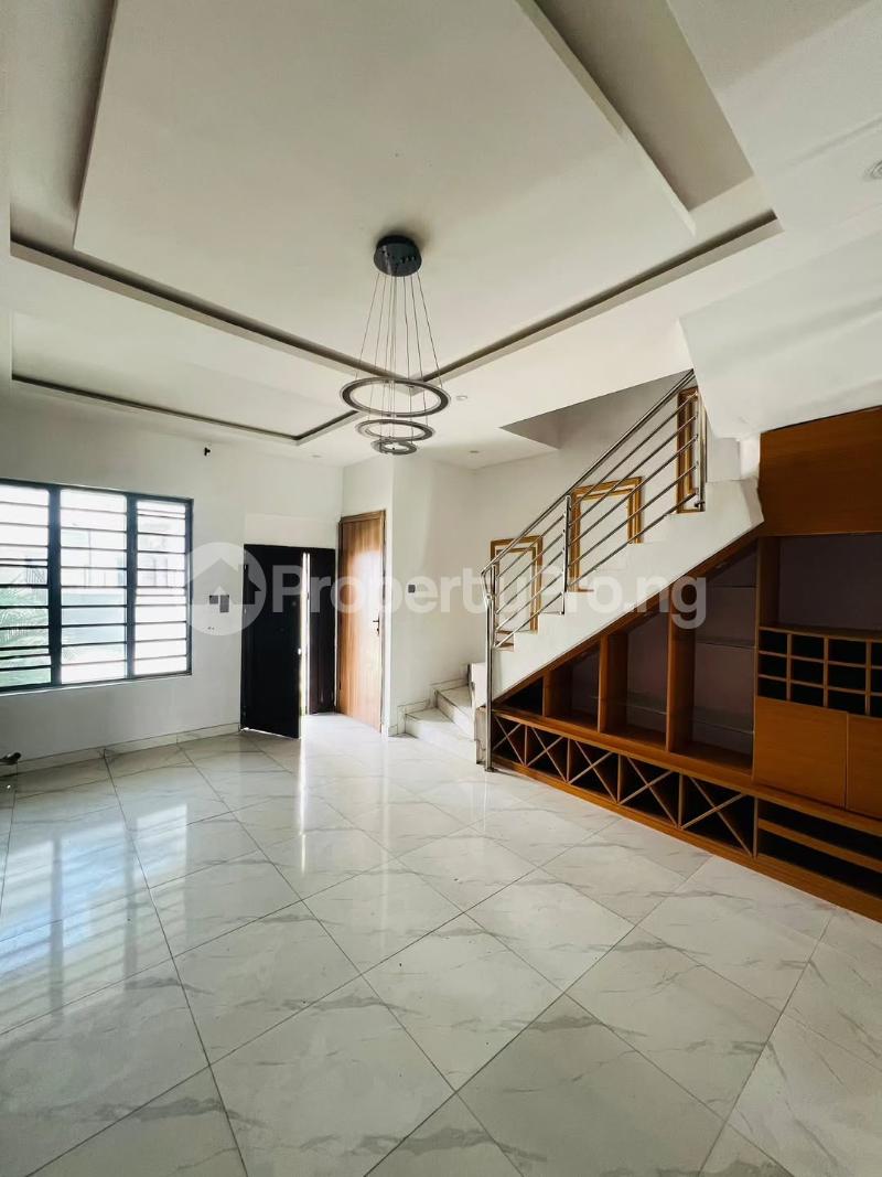4 bedroom House for rent Jakande Ologolo Lekki Lagos
