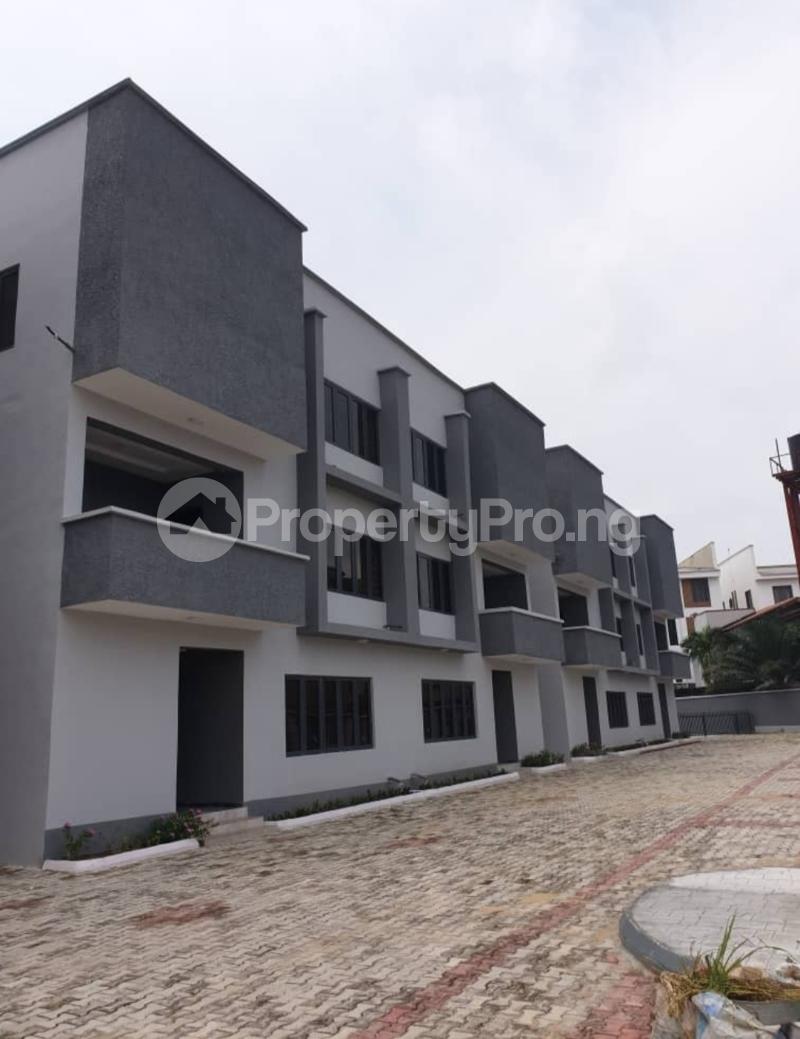 4 bedroom House for sale Ologolo Lekki Lagos. Ologolo Lekki Lagos
