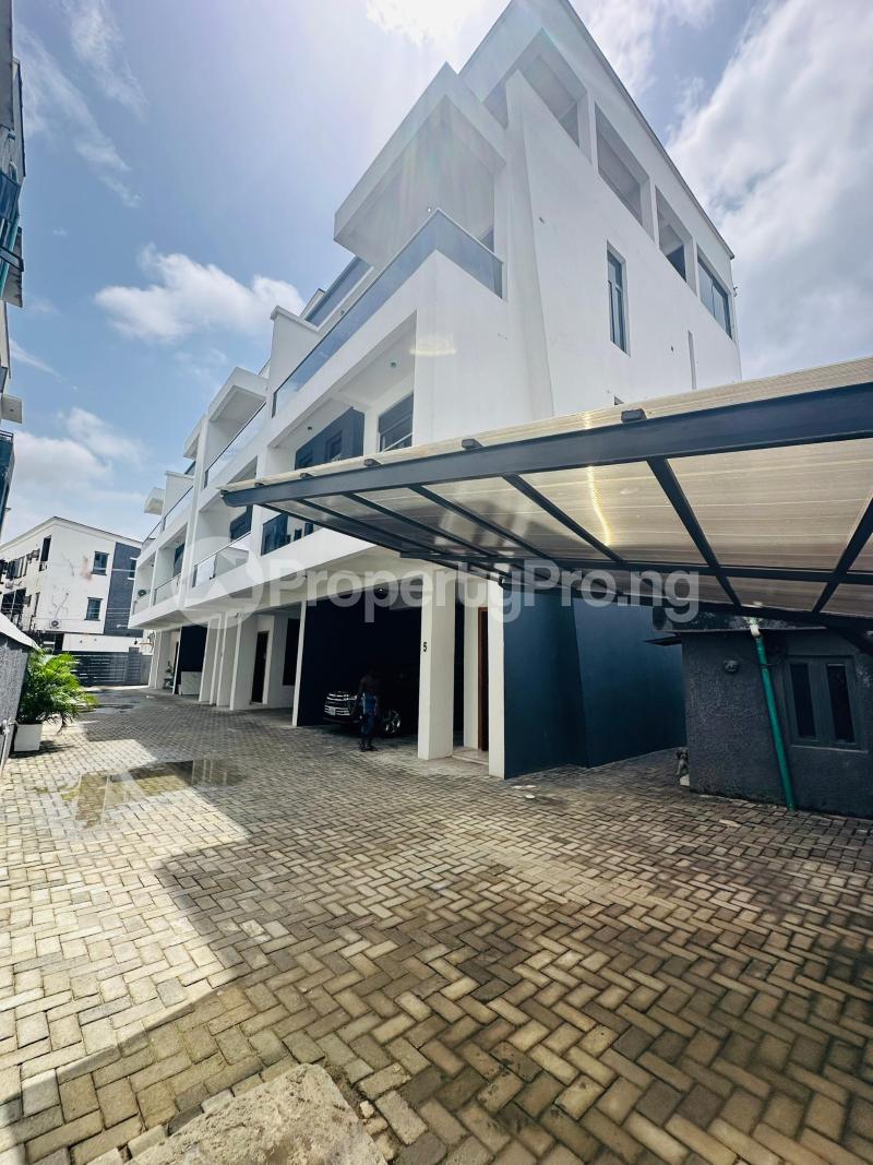 4 bedroom House for sale Ologolo Lekki Lagos