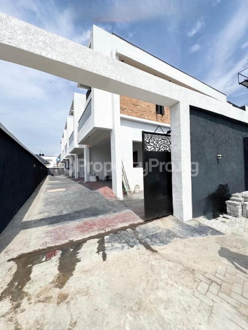 4 bedroom House for sale Ologolo Lekki Lagos